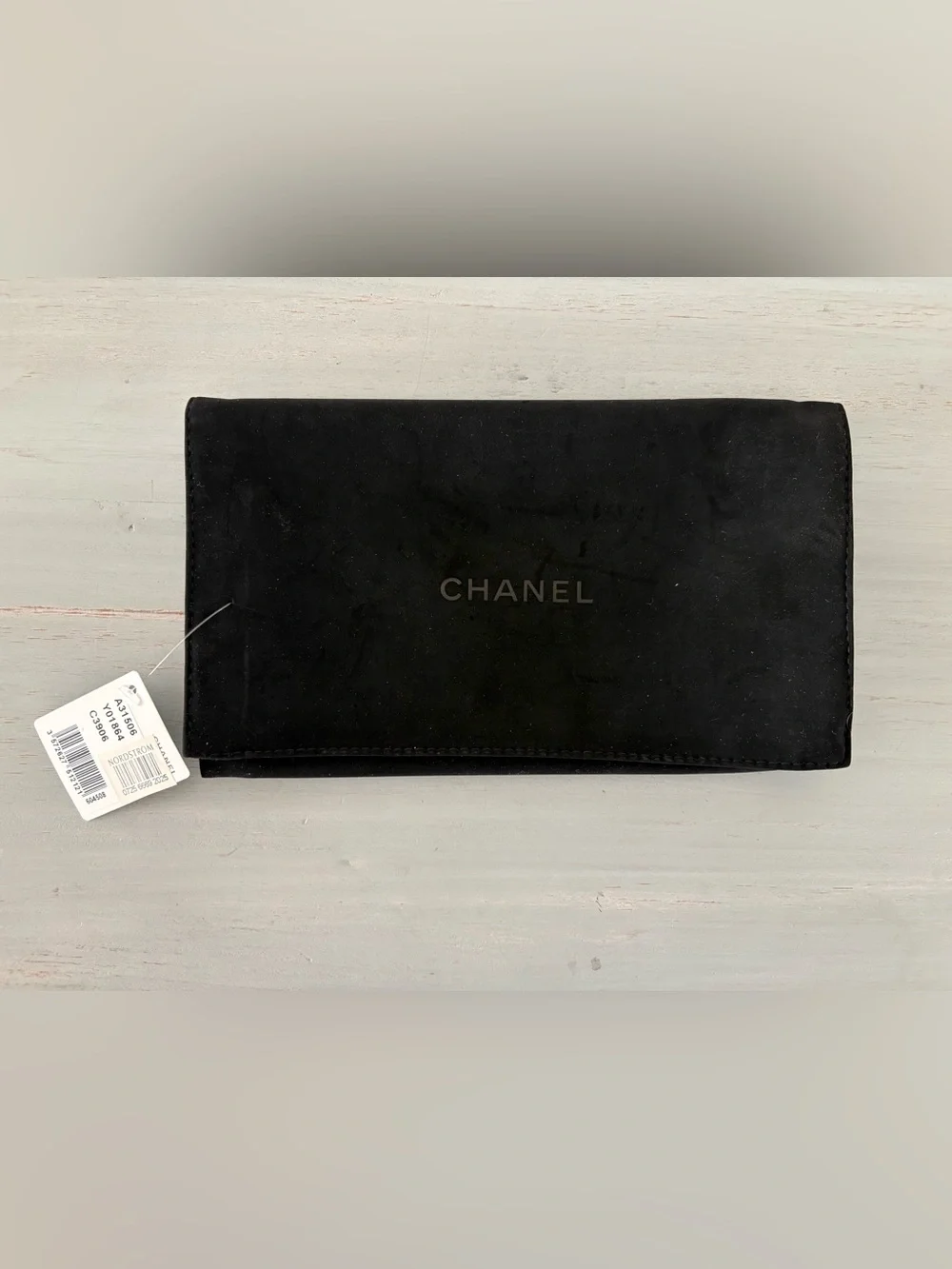 CHANEL includes box
